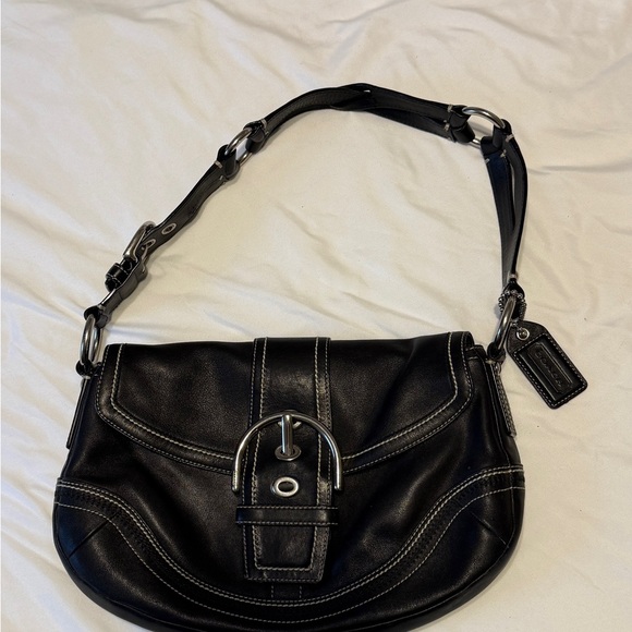 Vintage Coach Black Leather Shoulder Bag with Buckle Detail - Picture 2 of 10